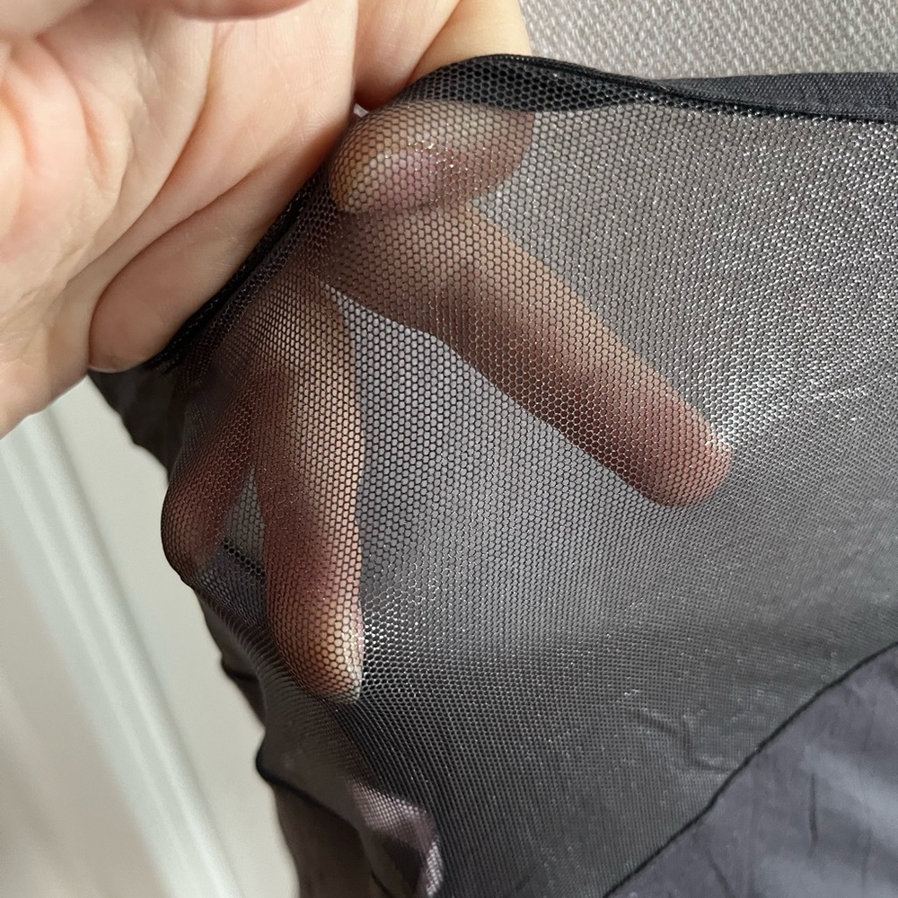 🚫SOLD🚫EUC Victoria’s Secret Gray V-neck Plunge Slip - Picture 3 of 5